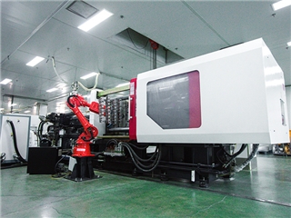 中空吹(chuī)塑成型機及六軸取件機器人